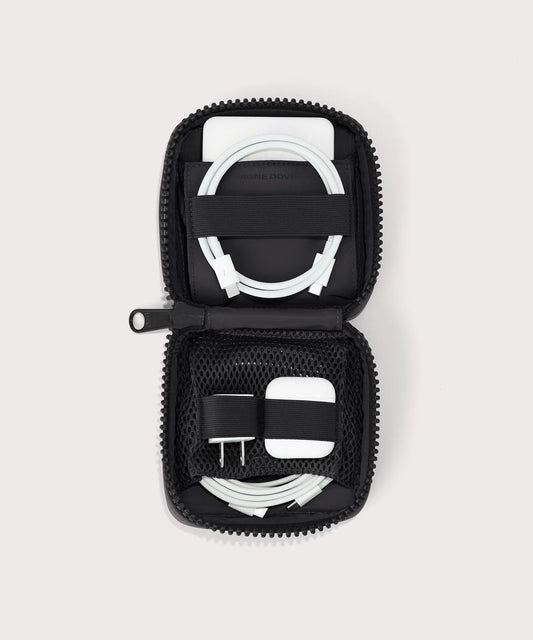 Arlo Tech Organizer in Onyx, Small