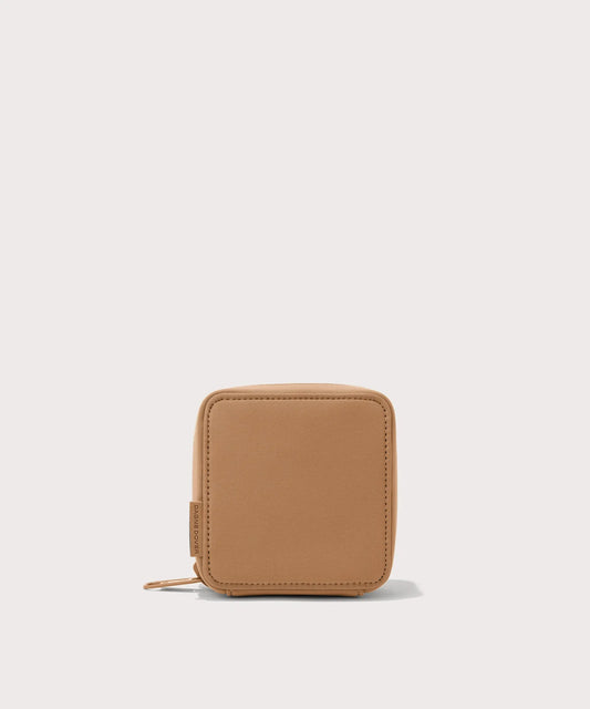 Arlo Tech Organizer in Camel, Small